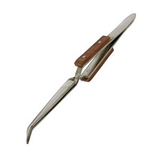 Close-Up of Serrated Tips on Cross Locking Curved Tweezers for Secure Jewelry Holding